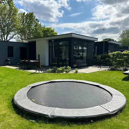 Holiday home Badhoophuizen 6-per Veluwemeer Trampoline