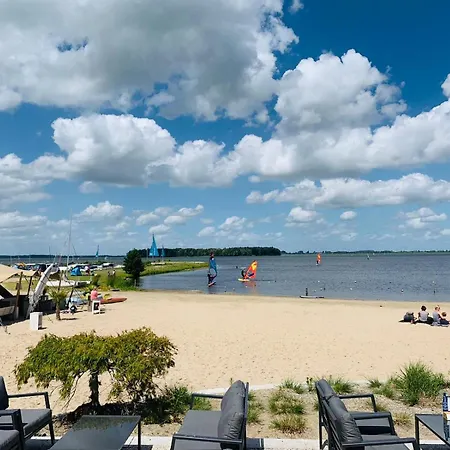 Badhoophuizen 6-per Veluwemeer Trampoline Holiday home
