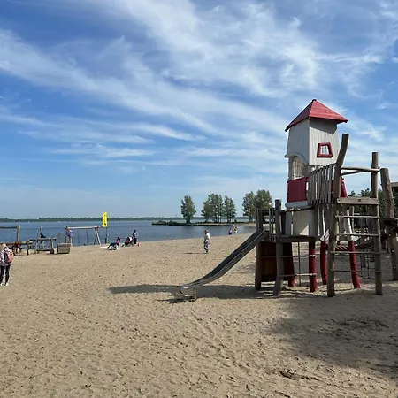 Badhoophuizen 6-per Veluwemeer Trampoline *